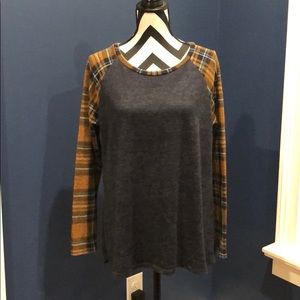 Women’s Plaid Sleeve Tunic
